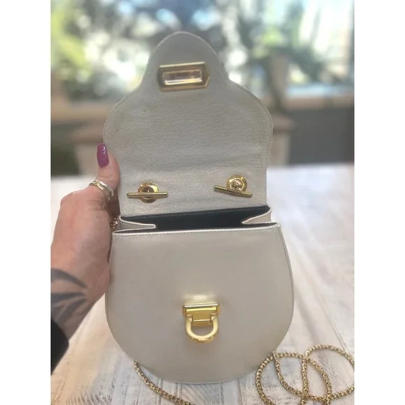 A vintage Frenchy of California cream leather shoulder bag with gold chain. - Picture 8 of 10